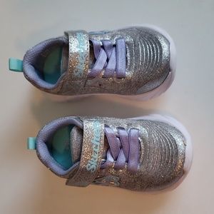 Sketchers child's shoes size 5